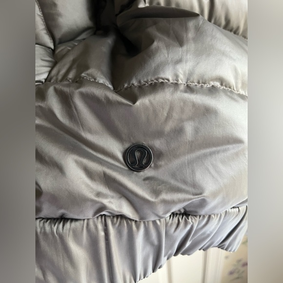 🍒LULULEMON CAMO FLUFFIEST VEST sz 10 Awesome Jacket OLIVE GREEN/TAN~ REVERSES!! - Picture 5 of 8